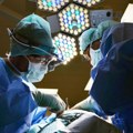 Hirurzi u Njujorku uradili prvu transplantaciju oka u svetu