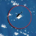 Astronauti ostali bez opreme: Rešena misterija bleštavog predmeta koji kruži oko Zemlje može da se vidi i dvogledom (foto)