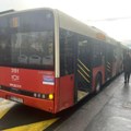 Muškarac šipkom polomio staklo na gradskom autobusu u Beogradu, pa pobegao: Incident na Novom Beogradu
