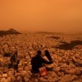 Nadrealne scene iz Grčke: Nesvakidašnji fenomen pogodio Atinu i jug zemlje, nebo je skroz narandžasto (foto, video)