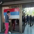 Policija ni posle mesec dana ne otkriva ko je blokirao Filozofski fakultet u Novom Sadu