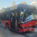 Povređeno dete (4): Saobraćajna nesreća na Novom Beogradu: Sudarila se dva autobusa (foto)