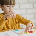 Zabavna matematika: Šta je to Montessori kutija i zašto je deca vole?