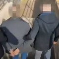 Snimak hapšenja neše guske: Dvojica ga drže, na rukama lisice: Bio "desna ruka" gradonačelnice Dragane Sotirovski (video)