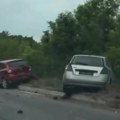 Sudar na Novom obrenovačkom putu: Auto sleteo s puta, stvaraju se gužve