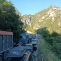 Kolaps na graničnom prelazu sa Crnom Gorom: Formiraju se kilometarske kolone vozila! Pojačan intenzitet saobraćaja i na ovim…