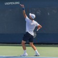 Novak i sjajni brkovi kojih više nema: Sunce gori, pogledajte kako Ðoković udara u Njujorku