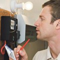 Račun za struju biće niži već sledećeg meseca: Kako da uštedite prilikom plaćanja elekstrične energije