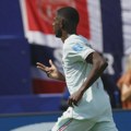 Ovo je nemoguće, Dembele dao tri gola za pola sata, i to tri gotovo identična gola