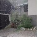 Dok Srbija čeka novi udar nevremena, oluje divljaju u komšiluku! Vetar nosio krovove, poplavljene kuće, a haos tek sledi