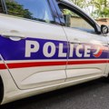 Rafalna paljba iz vozila u blizini Pariza – jedna osoba ubijena, četvoro povređenih