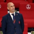 Predsjednik španskog nogometnog saveza odbija dati ostavku nakon poljupca igračice