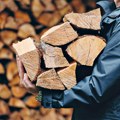 Kako je najisplativije grejati se ove zime, detaljni troškovnik za 2023 – drva, ugalj, struja ili pelet?