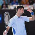 Novak dok čeka Indijan Vels, igra tenis sa Šarliz Teron!