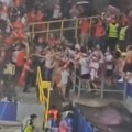Sevaju pesnice, ne zna se ko koga udara! Opšta makljaža u Dortmundu - pogledajte stravičnu tuču navijača Turske i Gruzije…