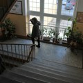 Odvratno! Stanari zgrade u Beogradu zatekli bizarnu scenu: Kada su vratili kamere i videli šta muškarac radi u hodniku -…