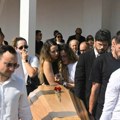Žotina supruga na sahranu došla u belom: Srceparajuće slike posle tragedije, svi su došli da se oproste