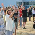 Deca iz Novog Sada otputovala na more: 100 osnovaca uživaće u letovanju u odmaralištu Crvenog krsta u Baošićima