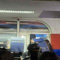 Burna noć u više gradova: Posle nemira u Vrbasu, demonstranti došli ispred prostorija SNS: U Novom Sadu i Beogradu guranje sa…