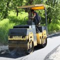 Snažna podrška seoskim sredinama se nastavlja, u toku asfaltiranje puteva u Lunovom selu i Ravnima (foto)