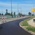 Na više od 30 lokacija radnici na terenu: Asfaltiraju se ulice i uređuju pešačke staze širom Novog Sada