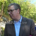 Predsednik Vučić stigao na Kablar, obilazi novu turističku lokaciju Stakleni vidikovac nalazi se na podno planine! Testiran na…