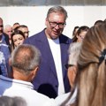 Вучић обишао компанију "Гербер-Експорт": "Имамо две ствари које радимо одмах"; Најавио и појефтињење лекова
