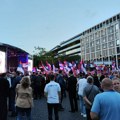 "Veseli se srpski rode" odzvanja Frankfurtom: Srbi sa osmehom gledaju u naše trobojke i igraju