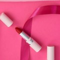 Avon proizvodi sa ružičastom vrpcom u borbi protiv raka dojke