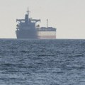 Teretni brod u Crvenom moru se zapalio nakon udara projektila iz Jemena