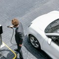 Ko želi da kupi električni automobil, dobija od države 5.000 evra: Da li nam je to dovoljno?