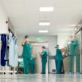 "Izgledam 15 godina starije" Pacijent u lošem stanju nakon operacije kičme, a sestra prokomentarisala ovo