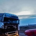 Svi su gledali zgnječeni pikap koji su pregazila dva šlepera i mislili da niko nije preživeo - kada su se probili do njega…