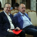 Dačić je ubedljivo najplaćeniji ministar u Vladi. Možda to objašnjava zašto policija ovako tuče decu