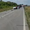 Delovi vozila razleteli se svuda okolo: Žestoka saobraćajka kod Ečke, sudarili se kamion i putničko vozilo