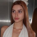 Čolina ćerka u zagrljaju našeg pevača! Lara u beloj haljini sa otvorima na stomaku, svi pogledi uprte u nju (foto)