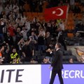 Pogledajte: Alimpijević s navijačima slavi ludu trojku za pobedu!
