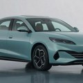 Velika BYD plug-in hibridna limuzina s električnim dometom od 128 km u Kini za samo 11.700 evra