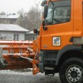Bačeno skoro 1.000 tona soli od juče do danas. Sneg intenzivno čisti i 38 vozila novosadskog JKP Put. “Ulice su prohodne“…