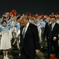 Tramp stigao u Kinu! Garda i vojni orkestar na aerodromu u Pekingu, evo kada se očekuje ključni sastanak sa Sijem (video)
