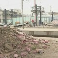 (VIDEO) Kreni-promeni: Mladi radnici bez opreme na rekonstrukciji železničke stanice na Novom Beogradu