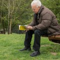 Hvataju penzionere na brzinu: Mnogi stariji sugrađani tek posle par meseci shvate šta su potpisali, kada su već duboko u…