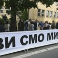 Nastavlja se suđenje u predmetu „Generalštab“, okupljeni ispred zgrade okačili transparent "Svi smo mi svedoci" (VIDEO)