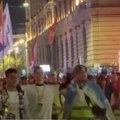 Kolone studenata i građana stigle u Beograd: Svečani doček ispred Rektorata (VIDEO)