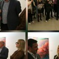 Direktor KCNS Panaotović i ambasador Crne Gore Đoković otvorili izložbu slikara Ivana Đurišića u punom Likovnom salonu