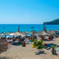 Sumnja se na srčani zastoj Srpski turista umro na plaži u Albaniji