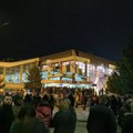 Veliki broj ljudi ispred hale U Vranju: Veličanstvena atmosfera naskupu liste "Aleksandar Vučić - Srbija ne sme da stane "…