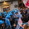 Demonstracije protiv NATO-a u Napulju: Studenti se sukobili sa policijom, troje povređeno