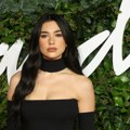 Najomraženija albanska pevačica još jednom zgrozila javnost: Dua Lipa na sceni simulirala intimne odnose VIDEO