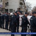 Priveden profesor Dejan Stanišić na protestu u Leskovcu